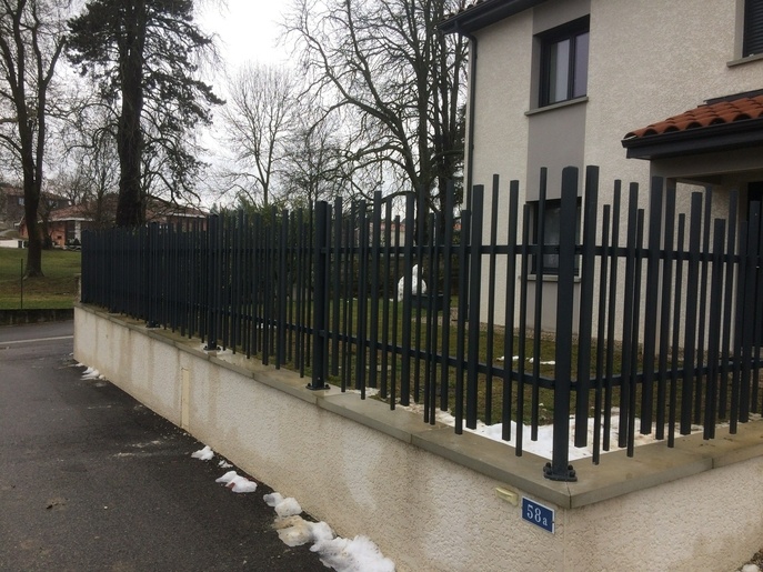 Réalisation chantier de pose clôture gamme STEM à Lyon